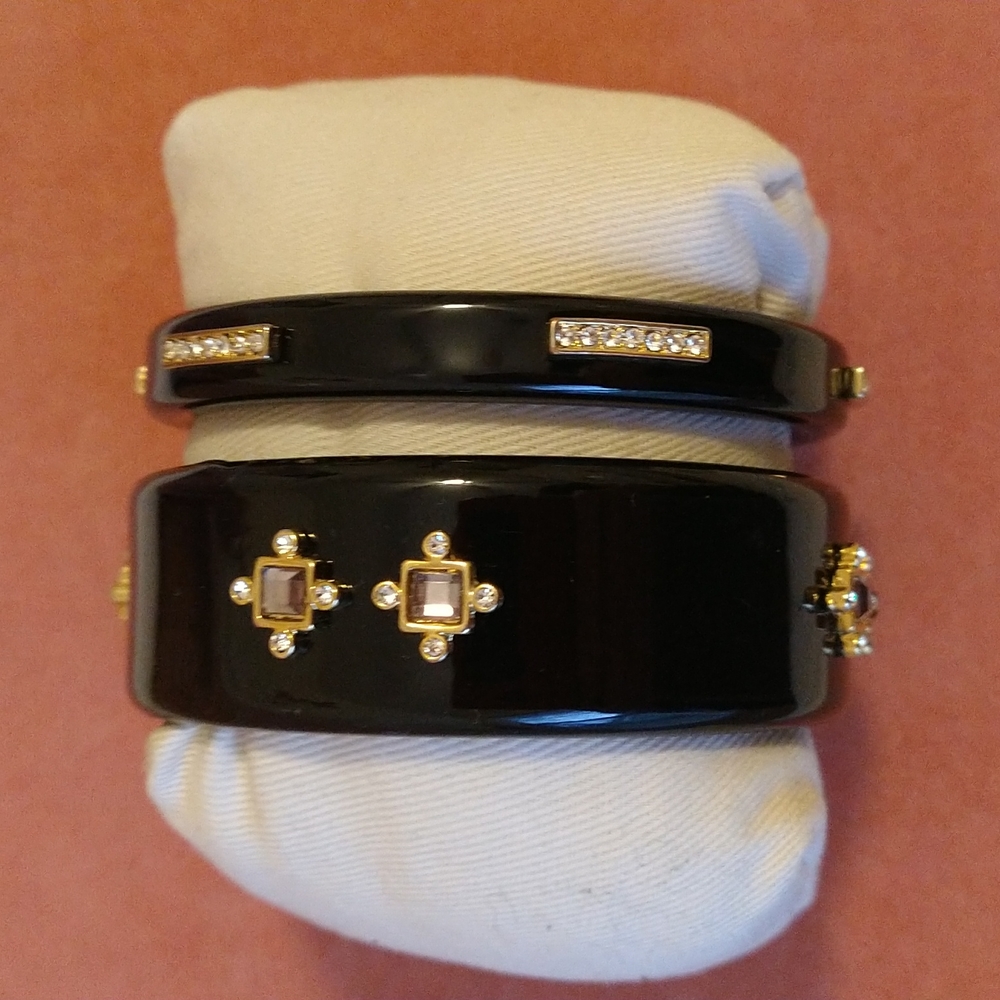 SET OF 2 LEE ANGEL NEIMAN MARCUS ENAMEL CLEAR RHINESTONE BANGLE BRACELET